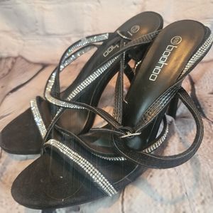 Sparkling lace up black shoes.